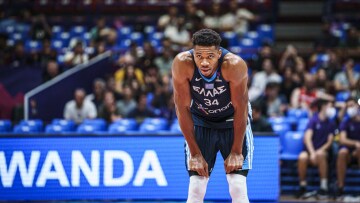 Γιάννης Αντετοκούνμπο: «Κληρονόμησε» ελαφρύ διάστρεμμα από το παιχνίδι με την Εσθονία 