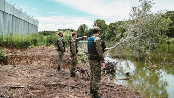 Συναγερμός στον Έβρο - Πάνω από 300 παράνομοι μετανάστες εντοπίστηκαν σε νησίδα