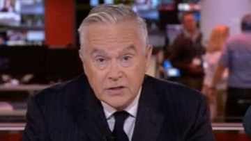 Βασίλισσα Ελισάβετ: Παρουσιαστής του BBC εμφανίστηκε με μαύρη γραβάτα και τον «έκραξαν»