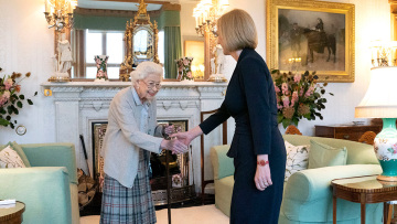 Πέθανε η βασίλισσα Ελισάβετ: Δύο ώρες πριν την επίσημη αναγγελία είχε ενημερωθεί για τον θάνατο η Τρας 