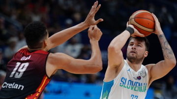 Λούκα Ντόντσιτς: Στο γήπεδο για το Σλοβενία - Βέλγιο η μητέρα του παρά την μήνυση! 