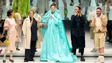 Λίντα Εβαντζελίστα: Επέστρεψε στην πασαρέλα «παραμορφωμένη» από τις πλαστικές - Δείτε βίντεο