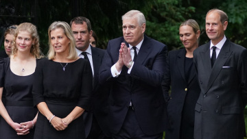 Στο Κάστρο του Μπαλμόραλ πενθούν την Ελισάβετ τα παιδιά και τα εγγόνια της