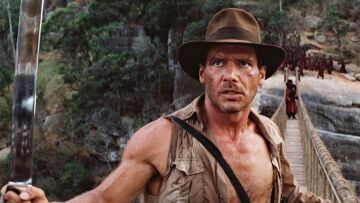 Ο Χάρισον Φορντ κρατάει για τελευταία φορά το μαστίγιο του «Indiana Jones» 