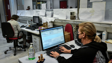 Κατάργηση εισφοράς αλληλεγγύης: Τι κερδίζουν δημόσιοι υπάλληλοι και συνταξιούχοι