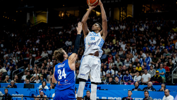 Γιαννής Αντετοκούνμπο: «Συνεχίζουμε να κάνουμε τέχνη» - Το πρώτο μήνυμα μετά την πρόκριση στους 16 του Eurobasket