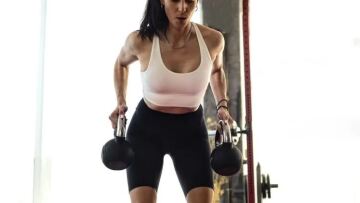 Η προπόνηση που χτίζει ασύλληπτους κοιλιακούς: Ελληνίδα trainer τη συστήνει ανεπιφύλακτα (και) για γυναίκες