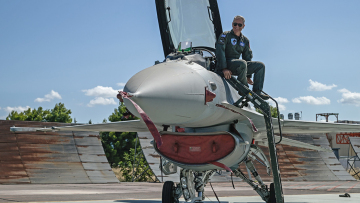 Στη δύναμη της Πολεμικής Αεροπορίας τα πρώτα F-16 Viper - Δείτε φωτογραφίες