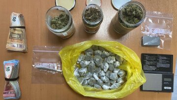 Κρήτη: Γυναίκα διέθετε προς πώληση 56 «φιξάκια» με κάνναβη στα Χανιά