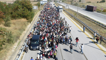 Milliyet: «Καραβάνι Σύρων προσφύγων κινείται προς την Ευρώπη»