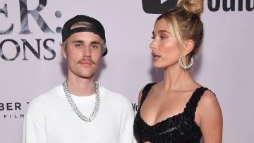 Τζάστιν Μπίμπερ: Γιορτάζει την τέταρτη επέτειο του γάμου του με τη Χέιλι 