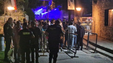 Φάρσα το τηλεφώνημα για βόμβα σε συναυλία της Άννας Βίσση στη Θεσσαλονίκη - Δείτε φωτογραφίες