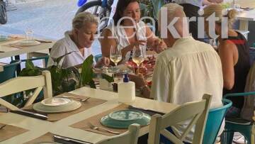 Μπέτι Μίντλερ: Στο Ηράκλειο η ηθοποιός - Επισκέφθηκε αρχαιότητες και απόλαυσε την κρητική κουζίνα