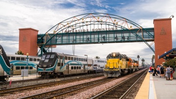 Συναγερμός στο Κεντάκι για εκτροχιασμό τρένου που μετέφερε χημικά, δείτε βίντεο και φωτογραφίες