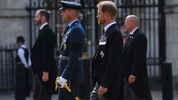 Βασίλισσα Ελισάβετ: Ο Κάρολος επέτρεψε στον Χάρι να φορέσει αύριο τη στρατιωτική του στολή