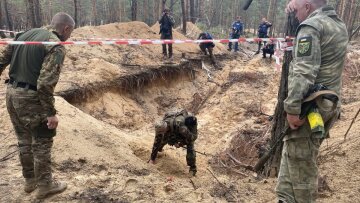 Πόλεμος στην Ουκρανία: «Ομαδικός τάφος» βρέθηκε στο Ιζιούμ, ανακοίνωσε ο Ζελένσκι