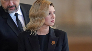 Στη Βρετανία για την κηδεία της Ελισάβετ η Πρώτη Κυρία της Ουκρανίας, Ολένα Ζελένσκα
