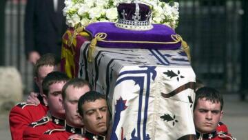 Βασίλισσα Ελισάβετ: Όσα έγιναν στην ιδιωτική ταφή - «Φυσικά και υπήρξαν δάκρυα»