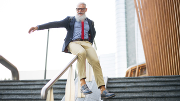 Είστε 60αρης με μυαλό 40αρη; Tρία σημάδια που αποκαλύπτουν πόσο νεανικό μυαλό έχετε