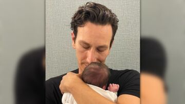 Μιχάλης Σαράντης και Μαίρη Μηνά: Οι πρώτες φωτογραφίες από το μαιευτήριο