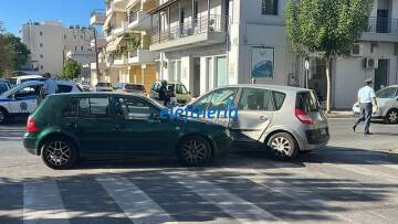 Σοβαρό τροχαίο στην Καλαμάτα: ΙΧ παρέσυρε δύο μαθητές κι έναν οδηγό μηχανής