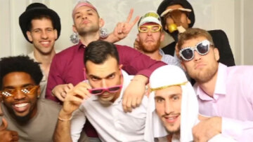 Ολυμπιακός: «Ερυθρόλευκη» παράσταση σε photo booth στα βαφτίσια της κόρης του Σλούκα