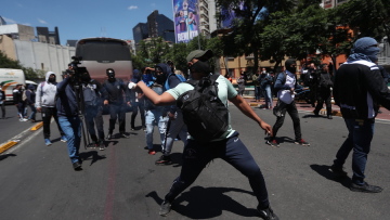 Επεισόδια στο Μεξικό σε διαδήλωση για τους 43 εξαφανισμένους φοιτητές