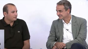 Mητσοτάκης σε νεαρό άτομο με αναπηρία: «Εγώ σε θαυμάζω περισσότερο» - Δείτε βίντεο