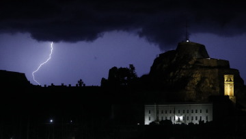 Κακοκαιρία «Bogdan»: Συναγερμός στη Δυτική Ελλάδα - Kλειστά σήμερα τα σχολεία στην Κέρκυρα