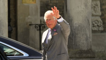 Κάρολος: Είναι πρόθυμος να δώσει τίτλους στα παιδιά του Χάρι και της Μέγκαν