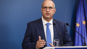 Οικονόμου: Η Τουρκία είναι σε υστερία, θέλουν να χάσουμε την ψυχραιμία μας