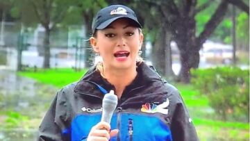 Κυκλώνας Ίαν: Ρεπόρτερ από τη Φλόριντα εξηγεί στο κοινό γιατί έβαλε... προφυλακτικό στο μικρόφωνό της