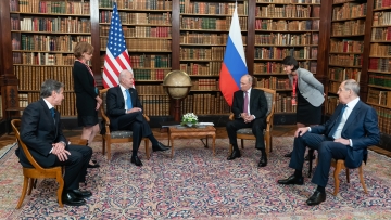 Το «κόκκινο τηλέφωνο» ανάμεσα σε ΗΠΑ και Ρωσία λειτουργεί και πάλι εν μέσω απειλών για χρήση πυρηνικών