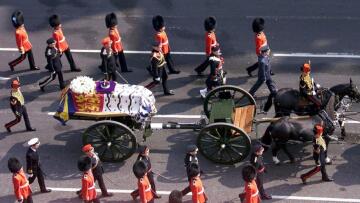 Βασίλισσα Ελισάβετ: Νεκρός εντοπίστηκε 18χρονος φρουρός από την κηδεία της 