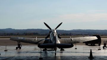 Spitfire MJ 755: Έλληνες πιλότοι περιγράφουν πώς είναι να πετάς με το αεροπλάνο που άλλαξε την ιστορία