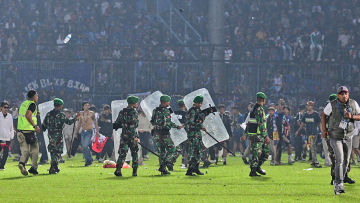 Ινδονησία: 32 παιδιά από 3 μέχρι 17 ετών έχασαν τη ζωή τους στο γήπεδο 