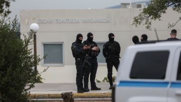 Πολυτεχνειούπολη: Διακινούσαν ναρκωτικά μπροστά σε φύλακες και καλούσαν Αλβανούς κακοποιούς