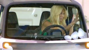 Φαίη Σκορδά: Κλειδώθηκε μέσα στο αυτοκίνητο που έδινε για δώρο – «Βγάλτε με, έχω κλειστοφοβία!»