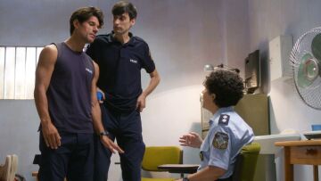 Εκτός Υπηρεσίας: Ο Νερατζάκης μαθαίνει ότι οι αστυνομικοί έκλεψαν τα λείψανα του Ντάντουλα 