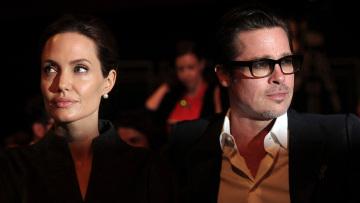 Η Τζολί αποκαλύπτει για τον καβγά στο αεροπλάνο: Ο Πιτ πήγε να πνίξει ένα παιδί, τα χτύπησε, τους πέταγε αλκοόλ