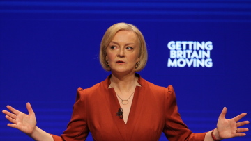 Καταποντίζεται το κόμμα της Λιζ Τρας - Τριάντα μονάδες η διαφορά υπέρ των Εργατικών