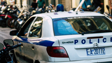 Ηράκλειο: Βγήκαν τα όπλα σε καφενείο – Τραυματίας με σφαίρα στο πόδι ο ιδιοκτήτης