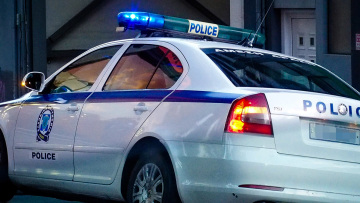 Αίγινα: Η ΕΛΑΣ εξιχνίασε το συμβόλαιο θανάτου σε βάρος γνωστής ξενοδόχου και του γιου της