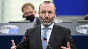 Αποσύρονται τα σχέδια για απαγόρευση κινητήρων εσωτερικής καύσης από το 2035, λέει ο Μάνφρεντ Βέμπερ
