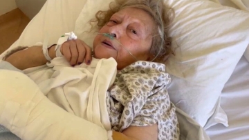 Πύργος: «Δεν το πιστεύω πως έζησα με τόσο ξύλο» λέει η ηλικιωμένη που τα έβαλε με επίδοξο ληστή