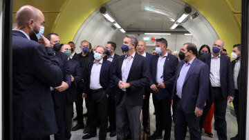 Εγκαίνια του μετρό στον Πειραιά - Μητσοτάκης: Εμείς παραδίδουμε έργα, κάποιοι παρουσίαζαν μουσαμάδες 