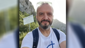 Κολωνός: Η γυναίκα του 53χρονου μου έλεγε «μην το καταγγείλεις, να σταματήσει η κατρακύλα», υποστηρίζει η μητέρα της 12χρονης