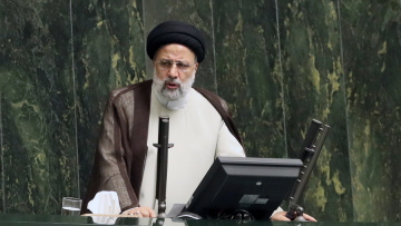 Ιράν: Η Τεχεράνη ζητεί από τους ξένους επισκέπτες να σέβονται τους νόμους της Ισλαμικής Δημοκρατίας