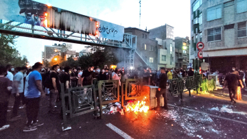 Μαχσά Αμινί: Σφαίρες και δακρυγόνα εναντίον διαδηλωτών στο Ιράν
