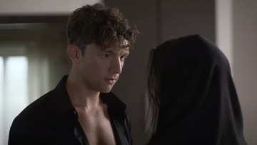 Μαύρο Ρόδο: Ο Μιχαήλ Ταμπακάκης αποκαλύπτει αν θα ενδώσει η Ελισάβετ στο φιλί του Πέτρου